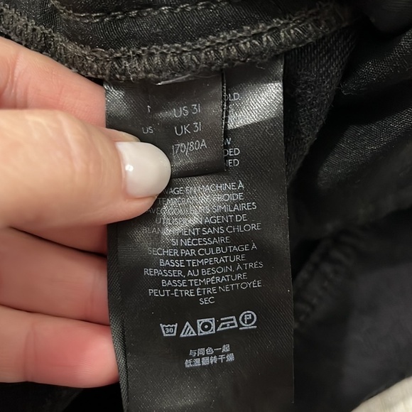 We the Free Maggie Mid Rise Straight Leg Black Distressed Jeans Size 31 - Picture 8 of 12